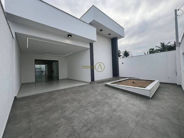 #689 - Casa para Venda em Peruíbe - SP