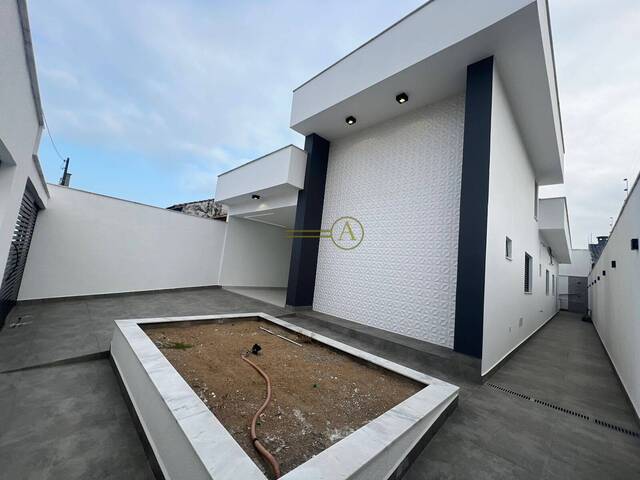 #689 - Casa para Venda em Peruíbe - SP