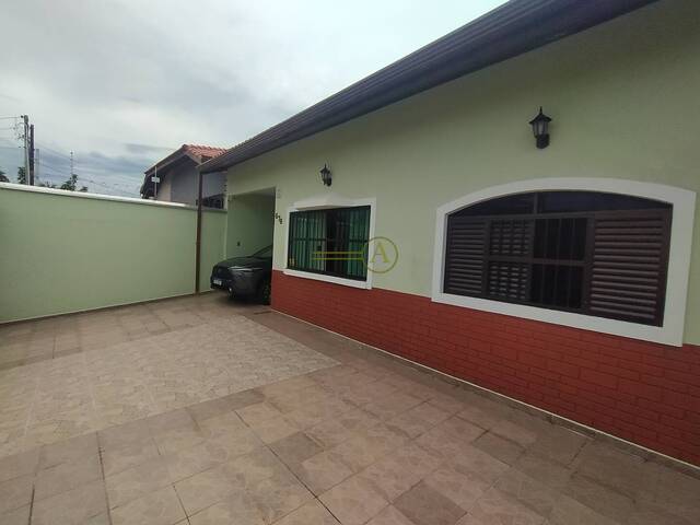#720 - Casa para Venda em Peruíbe - SP