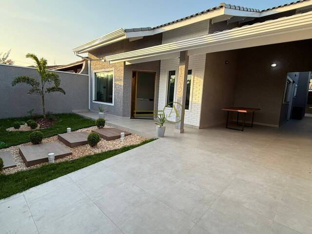 #826 - Casa para Venda em Peruíbe - SP