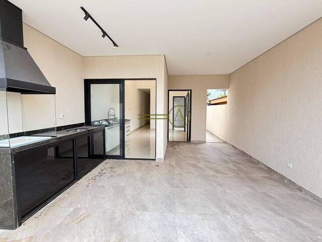 #827 - Casa para Venda em Peruíbe - SP