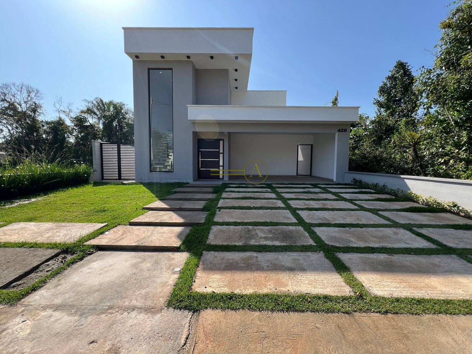 Casa de Condomínio à venda com 3 quartos, 200m² - Foto 1