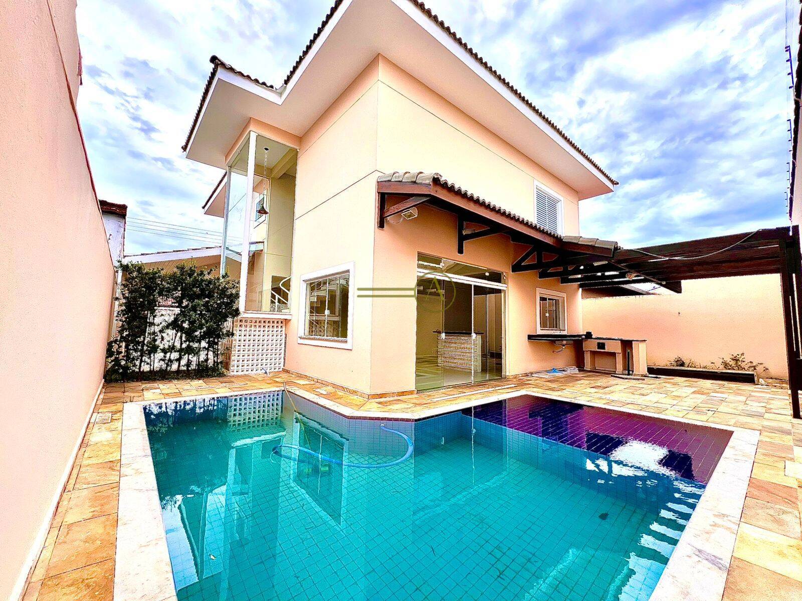 Casa, 4 quartos, 187 m² - Foto 1