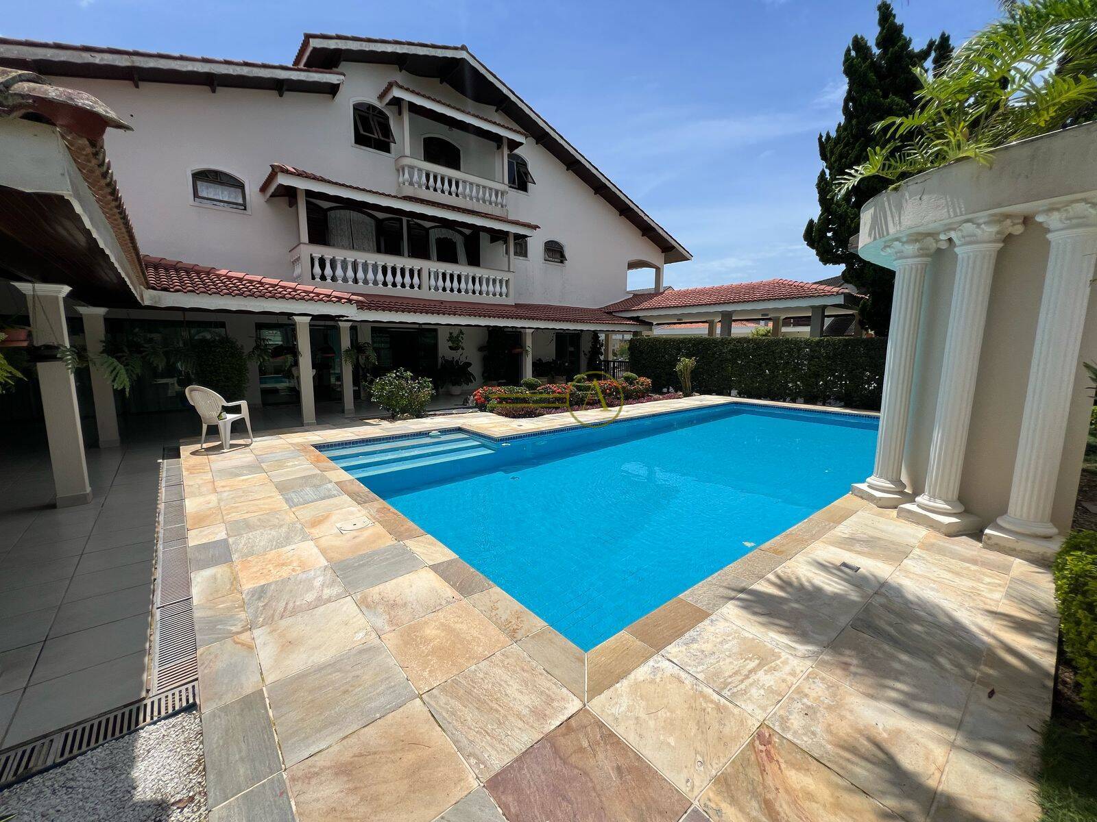 Casa de Condomínio à venda com 5 quartos, 750m² - Foto 1