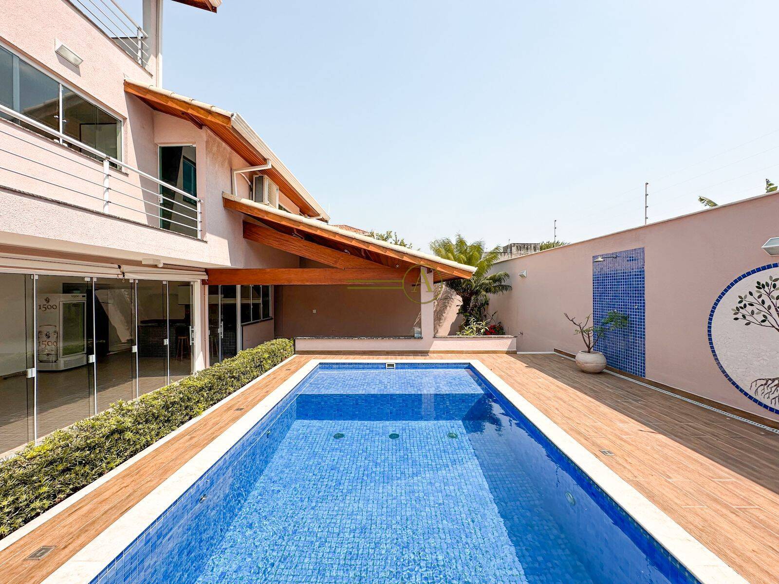 Casa à venda com 6 quartos, 448m² - Foto 2