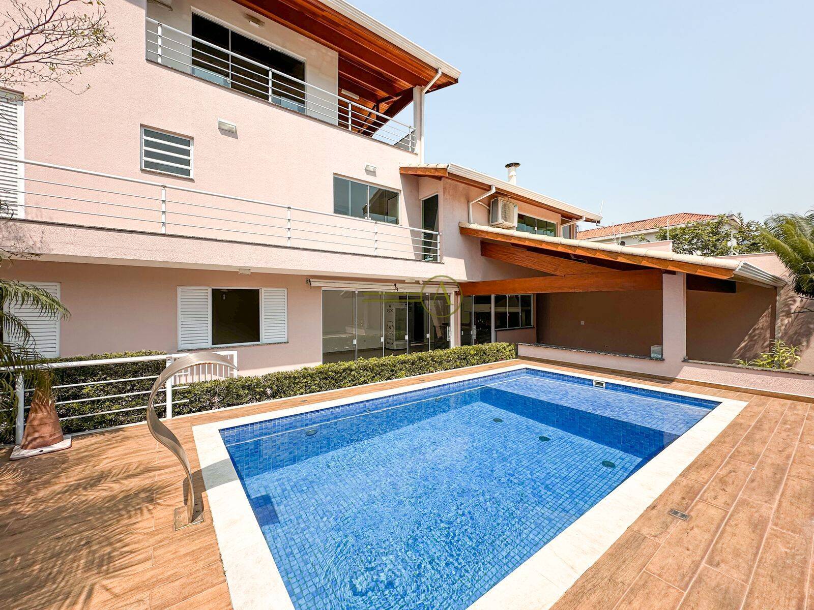 Casa à venda com 6 quartos, 448m² - Foto 1