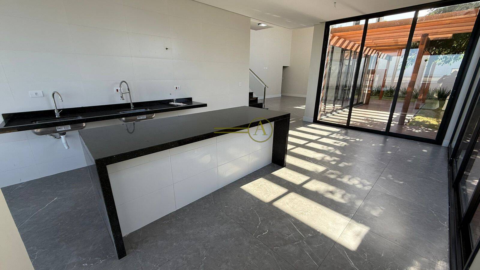 Sobrado, 4 quartos, 242 m² - Foto 4