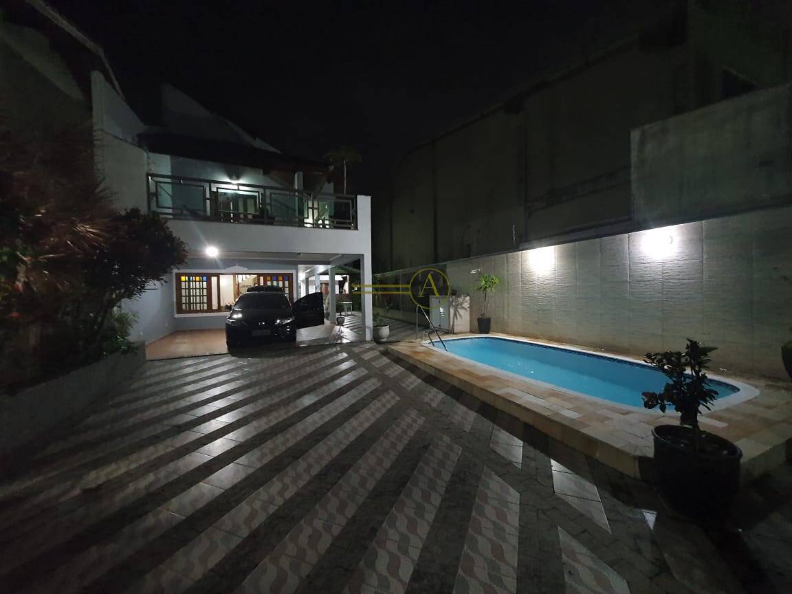 Casa, 5 quartos, 346 m² - Foto 1