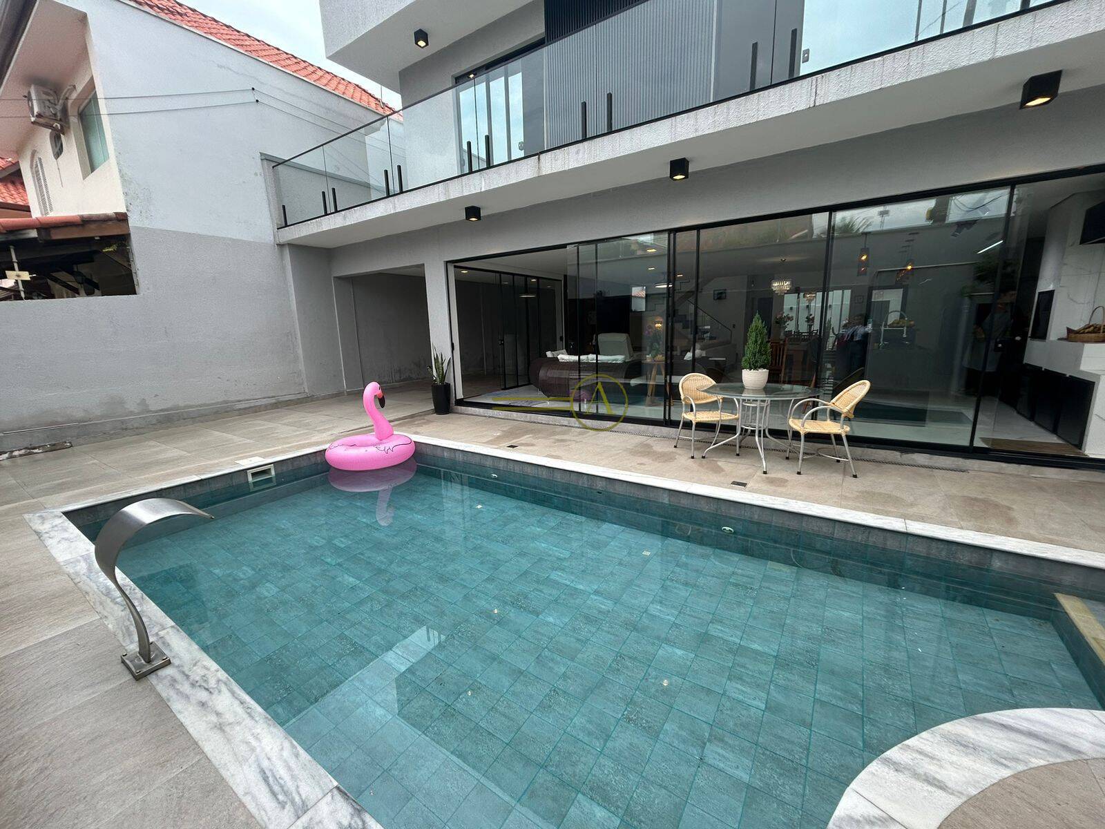 Casa, 6 quartos, 335 m² - Foto 2