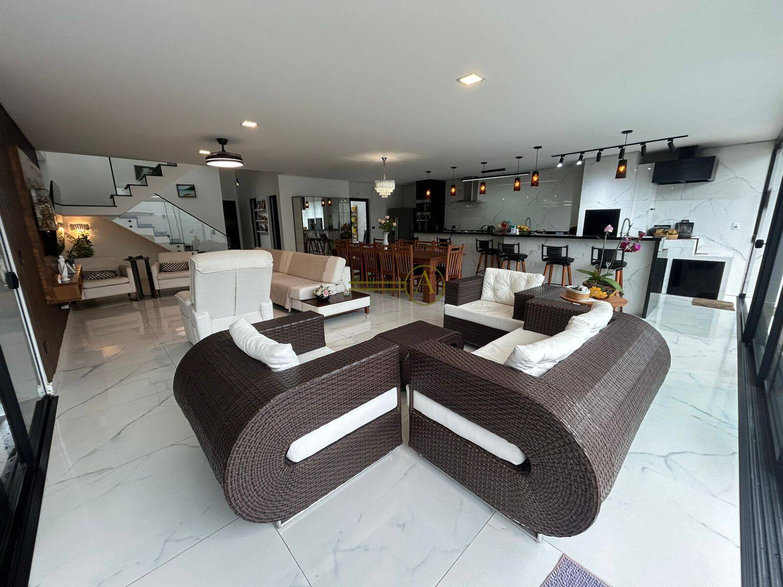 Casa, 6 quartos, 335 m² - Foto 3