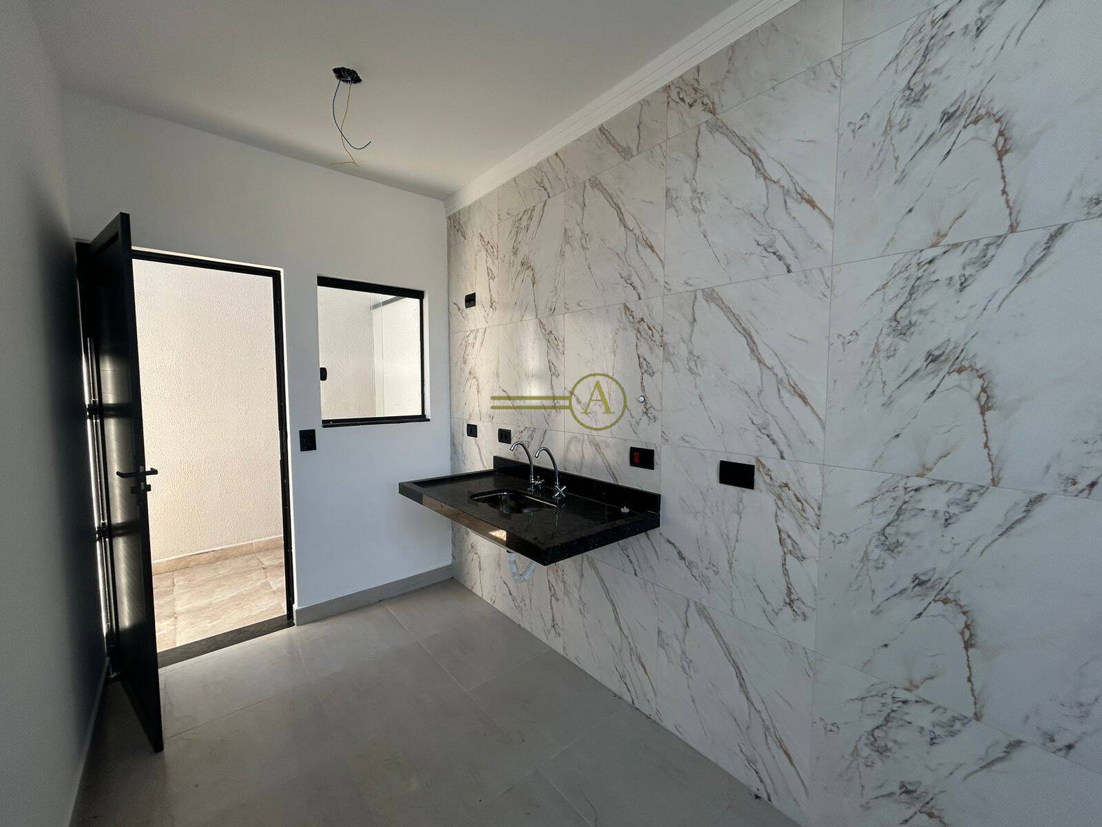 Casa à venda com 1 quarto, 37m² - Foto 2
