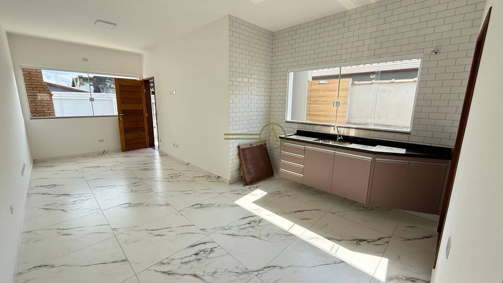 Casa à venda com 2 quartos, 80m² - Foto 4