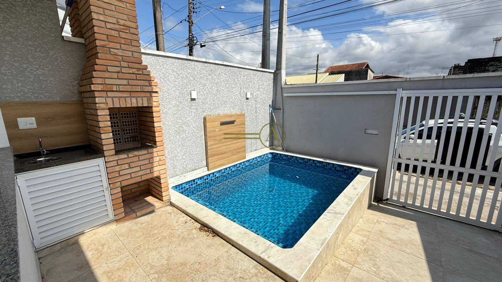 Casa à venda com 2 quartos, 80m² - Foto 2