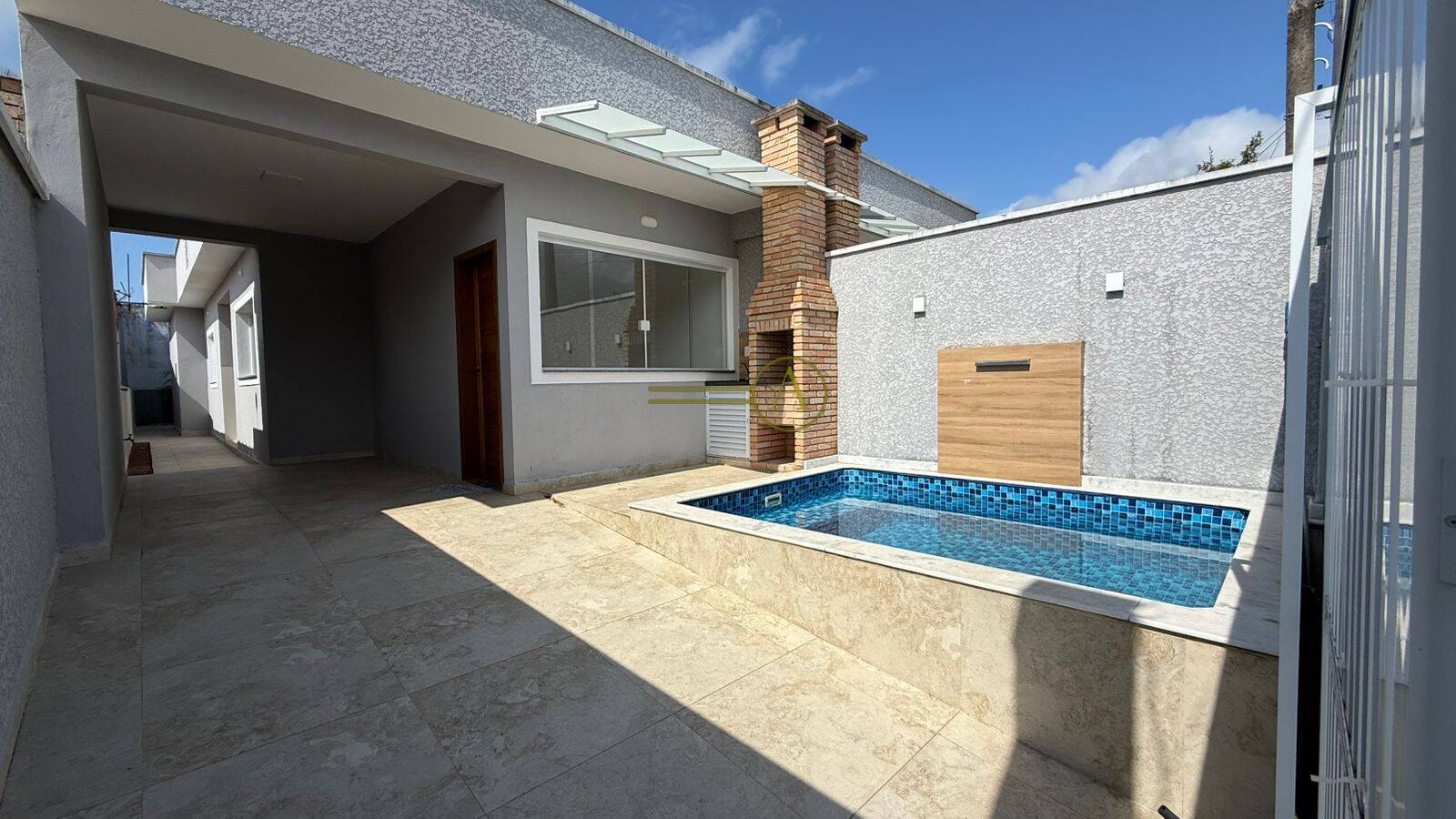 Casa à venda com 2 quartos, 80m² - Foto 1