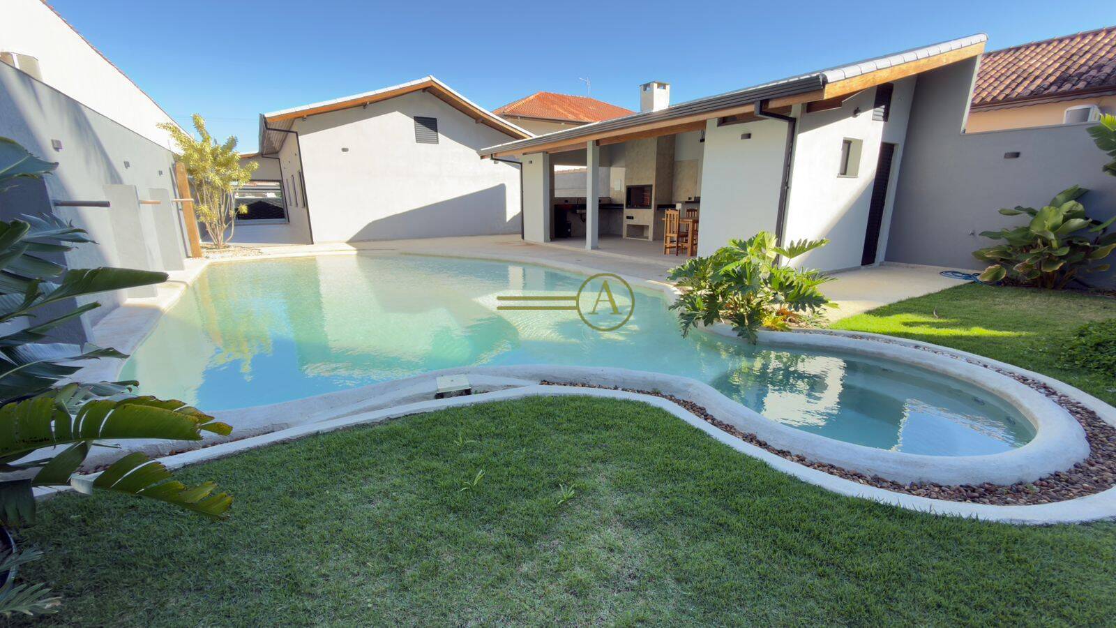 Casa, 4 quartos, 184 m² - Foto 1