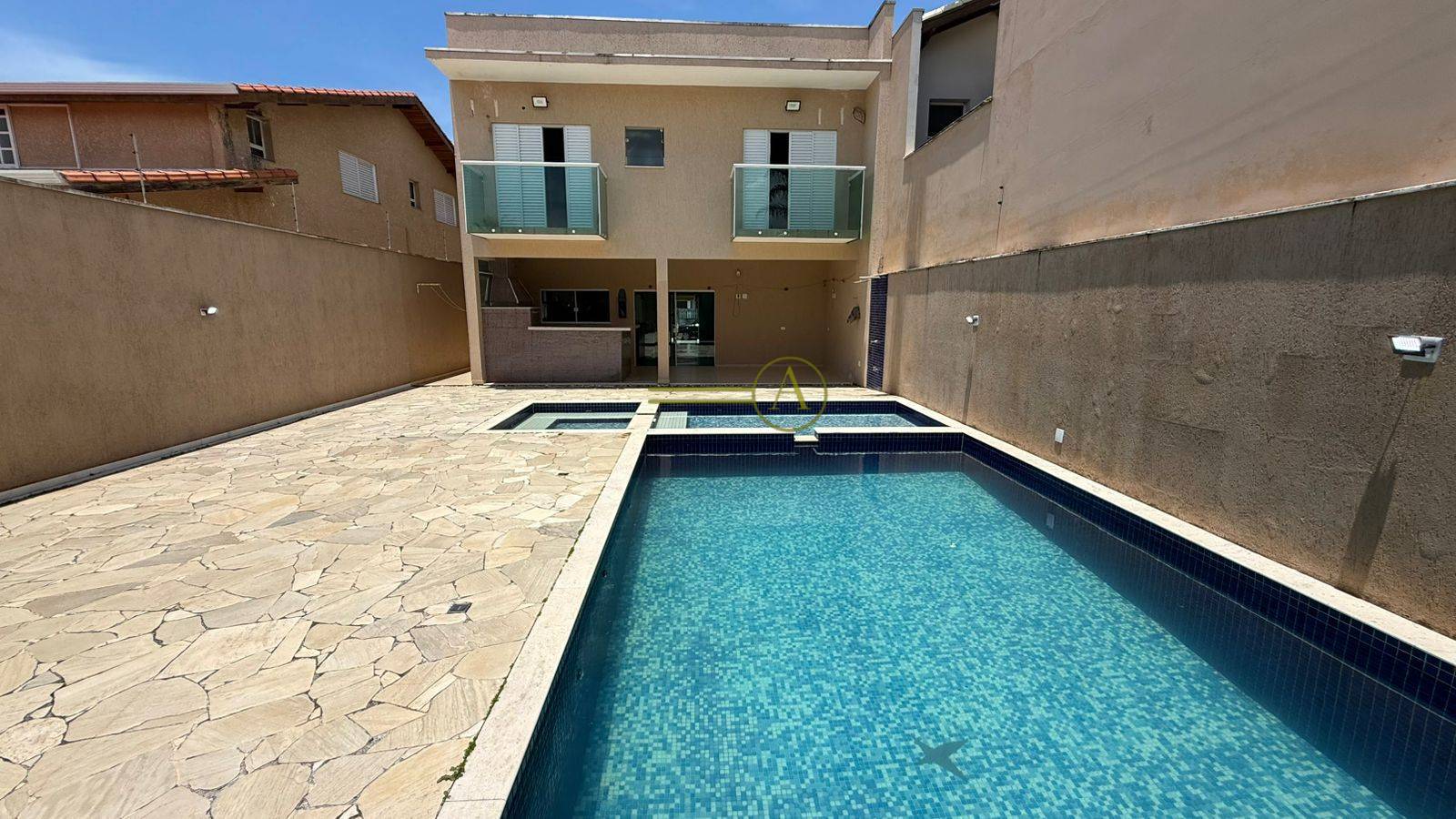 Sobrado, 4 quartos, 241 m² - Foto 2