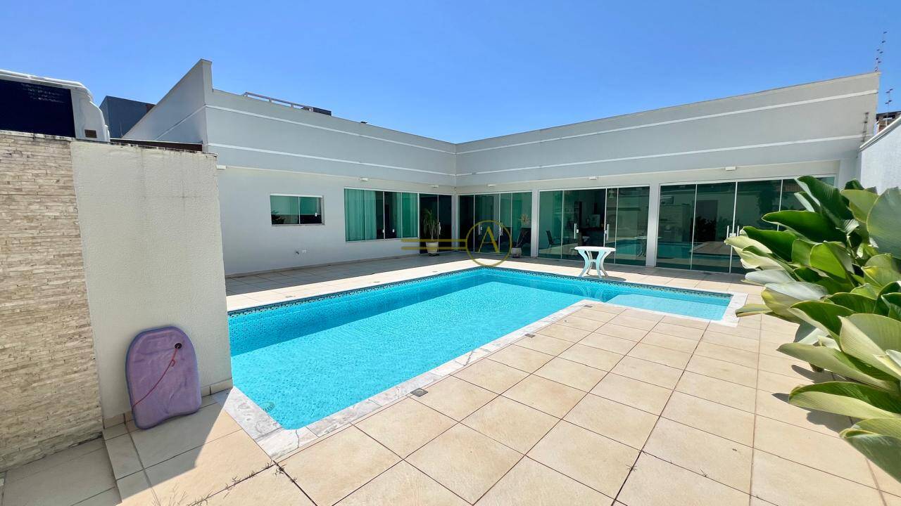 Casa, 4 quartos, 255 m² - Foto 2