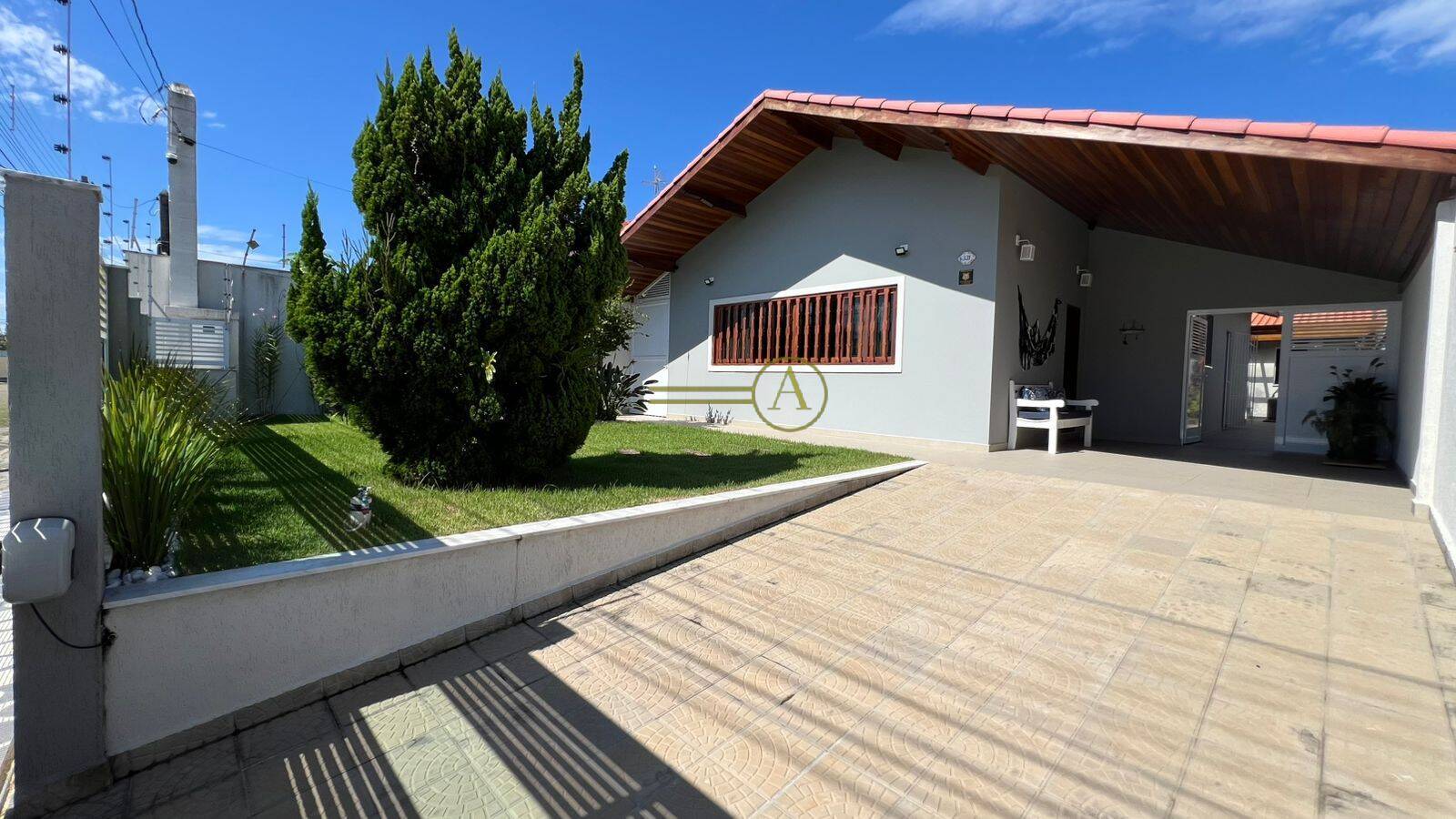 Casa, 4 quartos, 172 m² - Foto 1