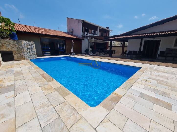 Casa, 6 quartos, 357 m² - Foto 1