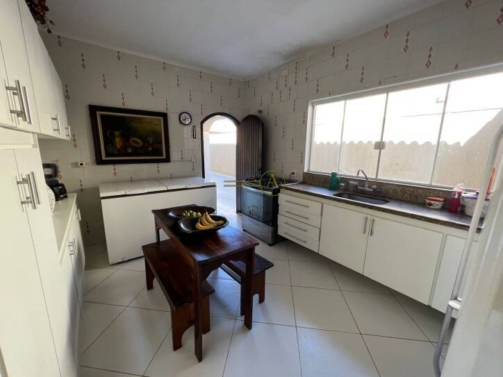 Casa, 4 quartos, 220 m² - Foto 10