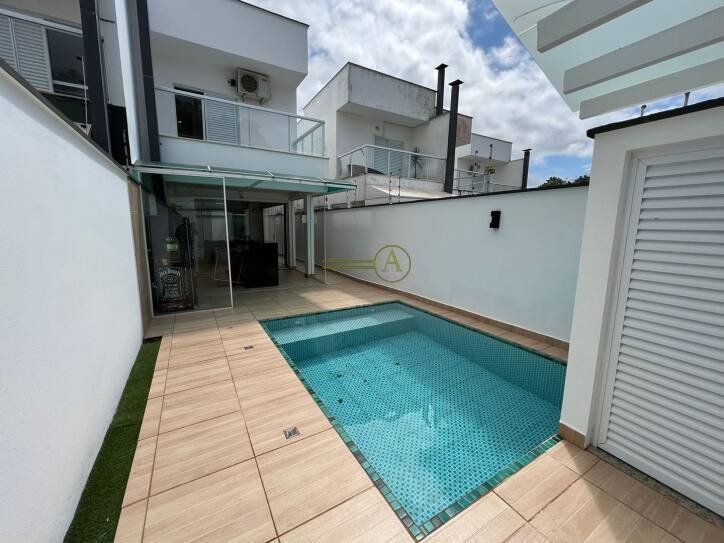 Sobrado à venda com 3 quartos, 130m² - Foto 1