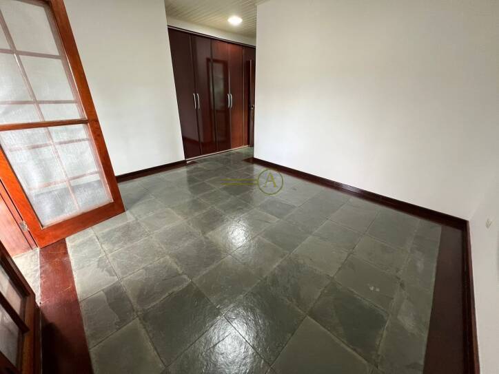 Sobrado à venda com 5 quartos, 200m² - Foto 17