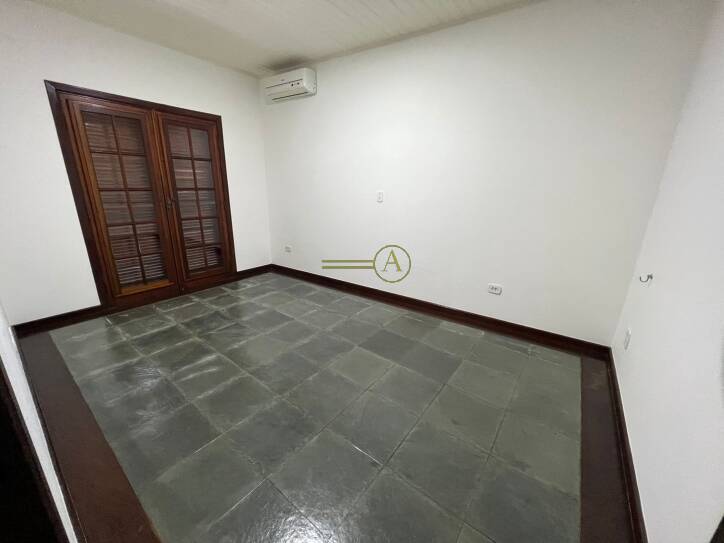 Sobrado à venda com 5 quartos, 200m² - Foto 12