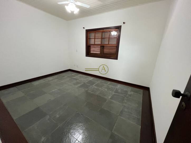 Sobrado à venda com 5 quartos, 200m² - Foto 11