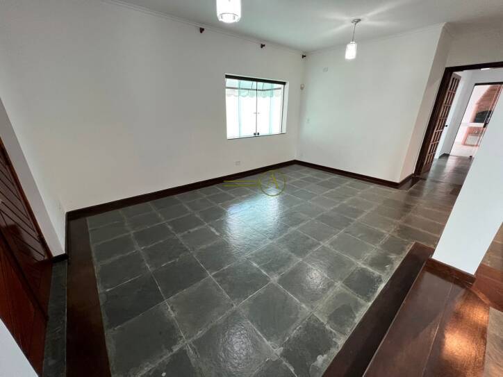 Sobrado à venda com 5 quartos, 200m² - Foto 4