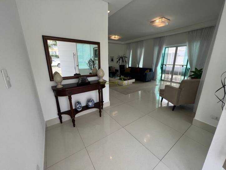 Casa de Condomínio à venda com 7 quartos, 750m² - Foto 2